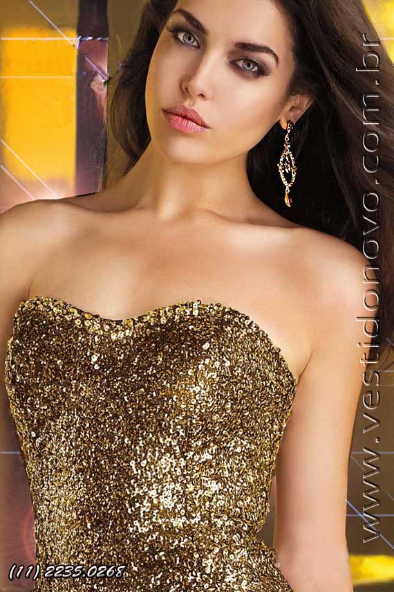 vestido dourado com pedraria