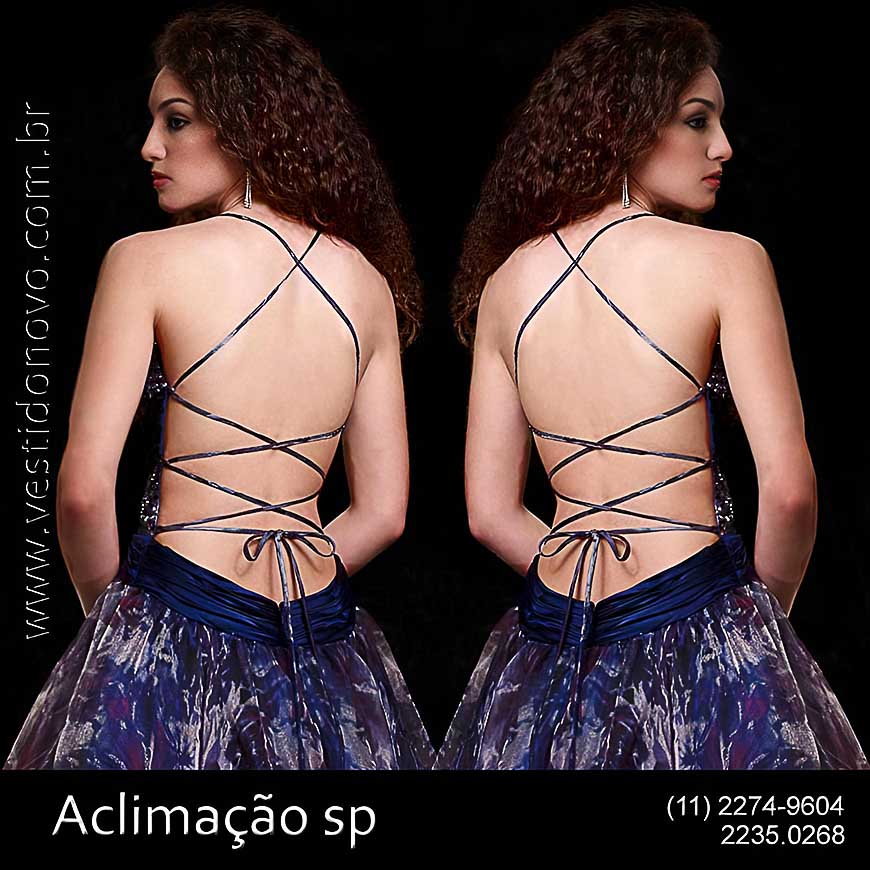 Vestido de debutante estampado em azul floral, em So Paulo